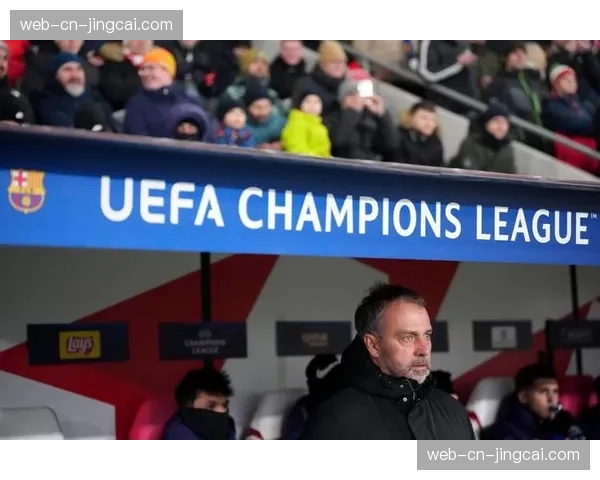 老将克罗斯比在可能的主场最后一战赛后,独自绕场向球迷致意